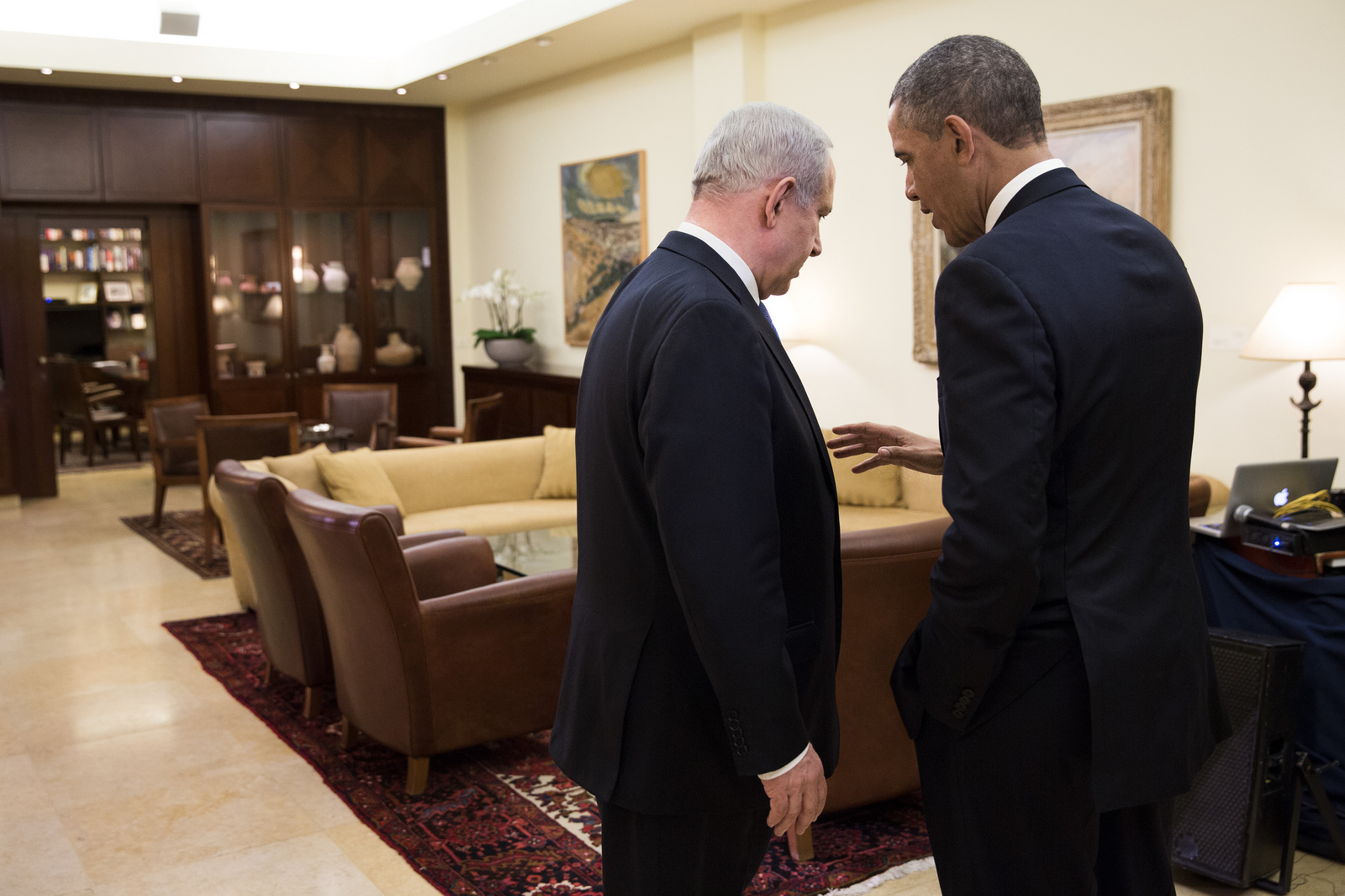 President Barack Obama talks with Israeli Prime Minister Benjamin Netanyahu before a press conference at the Prime Minister’s residence in Jerusalem, March 20, 2013. (Official White House Photo by Pete Souza)